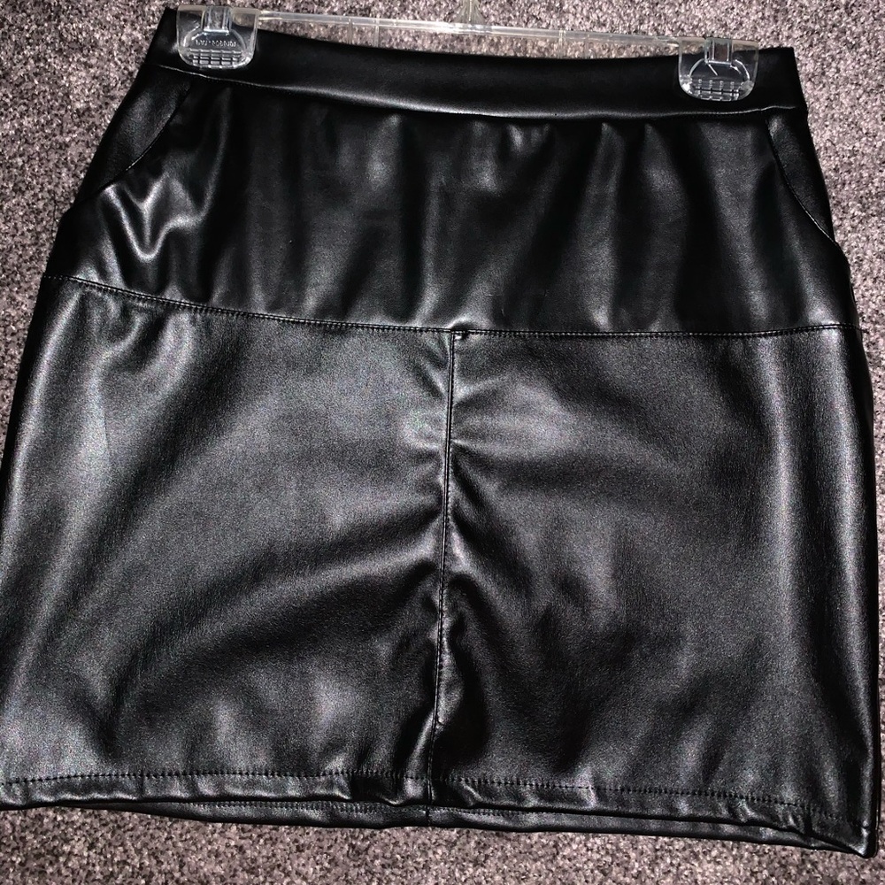 WINDSOR FAUX LEATHER SKIRT